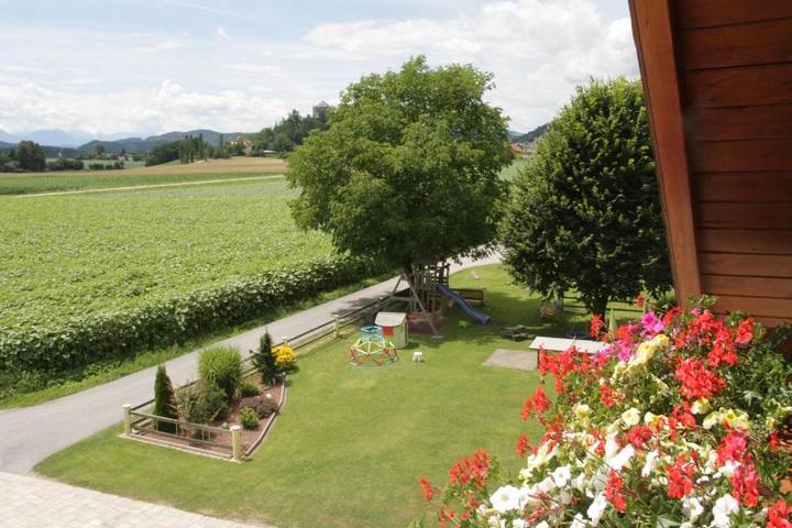 Maison d’hôte pour 3 personnes, avec jardin et piscine, animaux acceptés