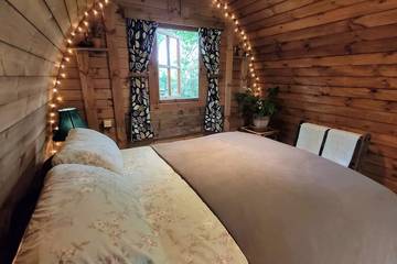 Log Cabin for 2 People in Cornwall, South West England, Photo 2