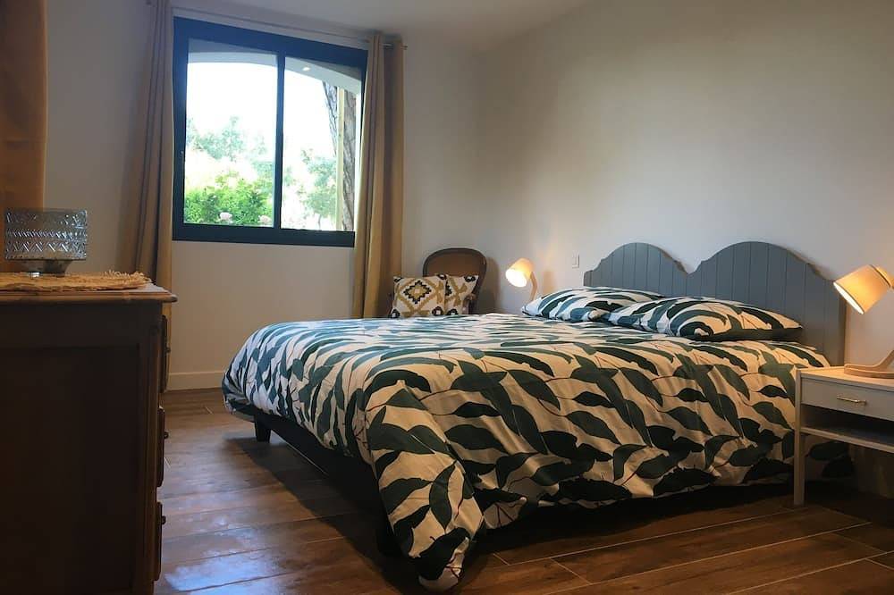 Studio 30m2 climatisé parking privé clos accès jardin 10 minutes de la plage in La Seyne-sur-Mer, Côte méditerranéenne (France)