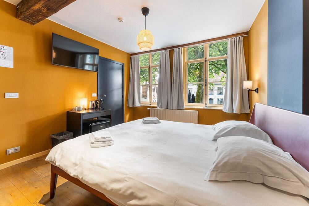 Amazing scenic city view room The Lake Suites in Bruges, Flandre-Occidentale