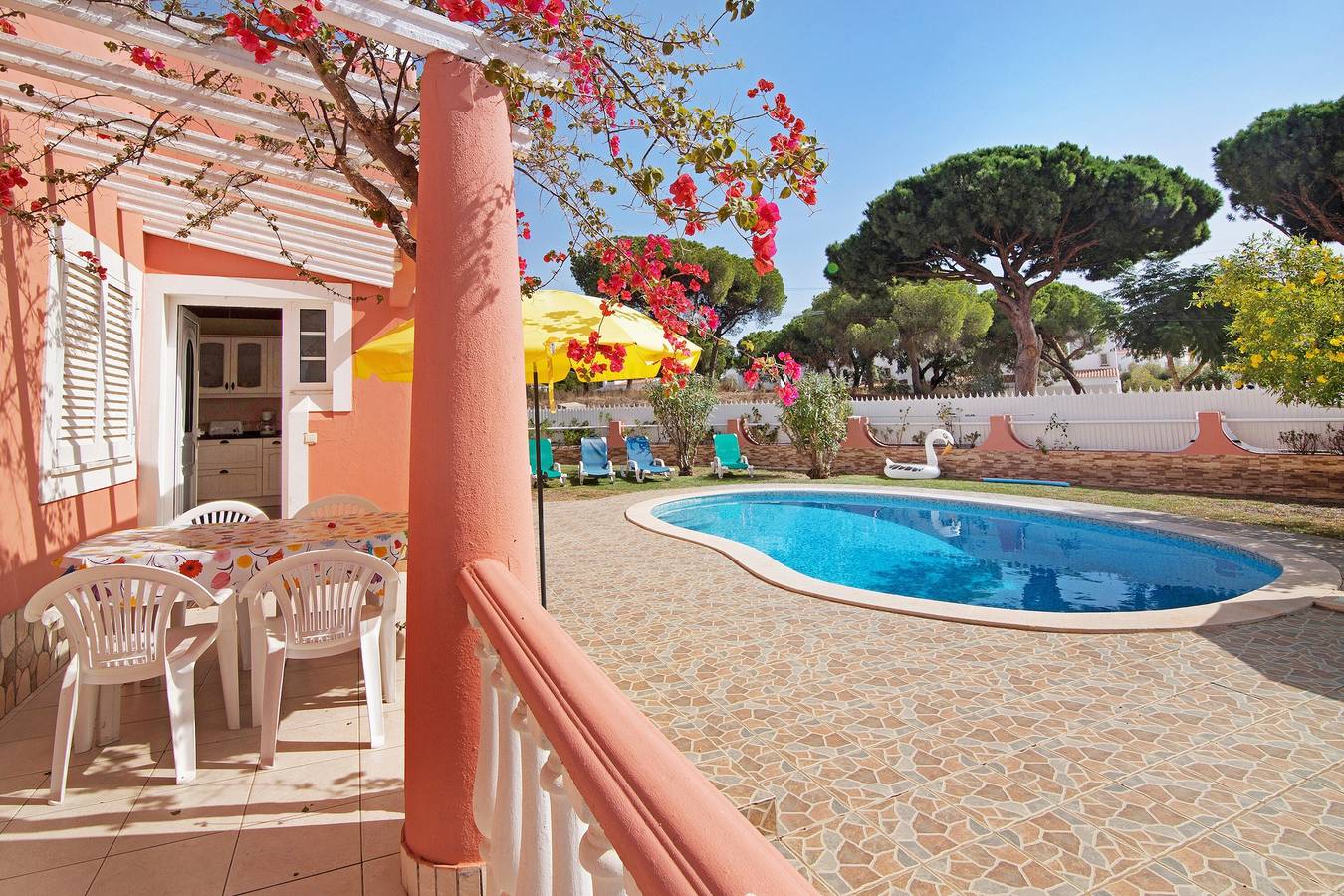 Villa 'Paraíso' with Private Pool, Wi-Fi, and Air Conditioning in Albufeira, Faro District