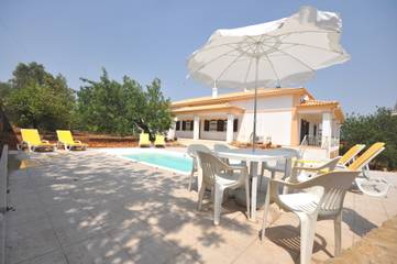 Villa for 6 People in Quarteira, Faro District, Photo 2