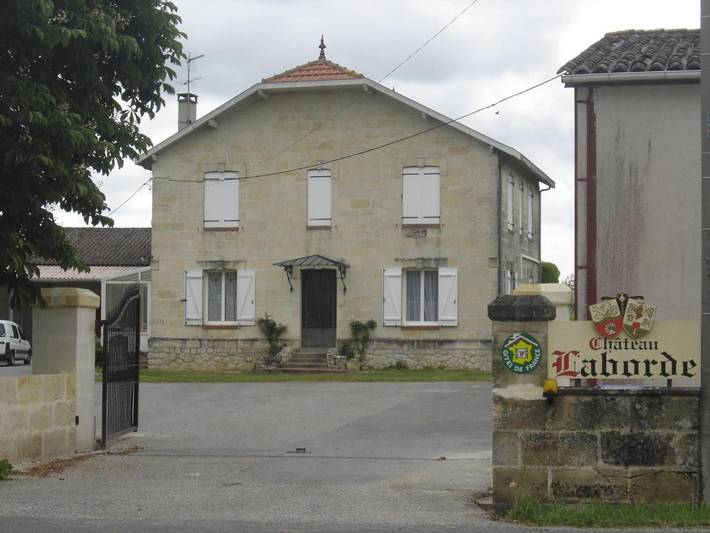 Chambre d’hôtes 'Chateau Laborde Marjolaine' avec terrasse privative, Wi-Fi et climatisation in Saint-Médard-de-Guizières, Région de Libourne