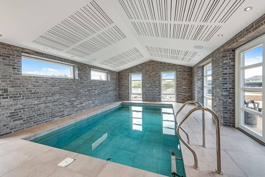 Schönes Ferienhaus mit Pool und Außenwhirlpool, 2 Hunde in Søndervig, Holmsland Klit