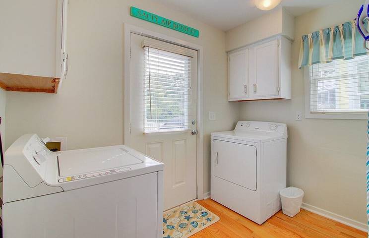 Vacation house for 8 people, with yard and pool as well as balcony in Isle of Palms