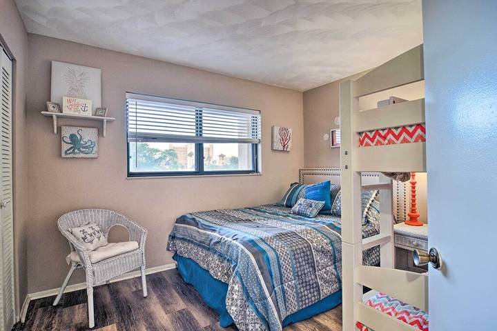 Vacation rental for 4 people, with balcony and hot tub as well as pool in Indian Shores