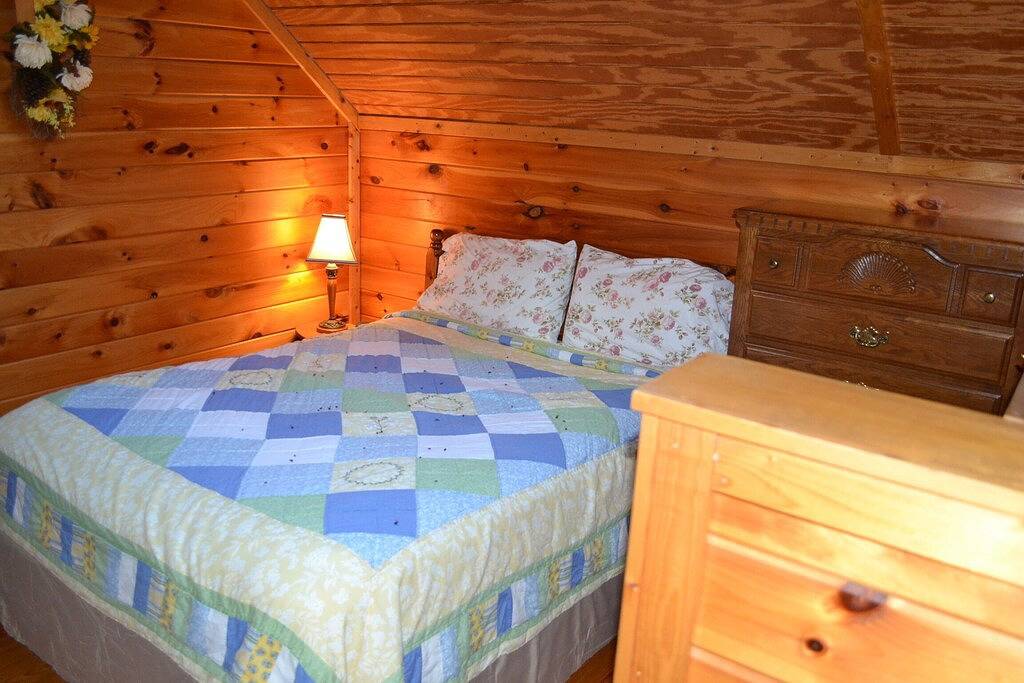 Kabine-Eigenes Badezimmer-Standard-Country Cottage in Hocking County