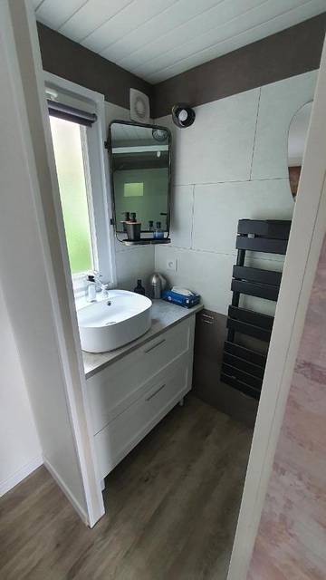 Gîte pour 3 personnes, avec jardin et vue ainsi que bassin pour enfant et piscine à Rocbaron