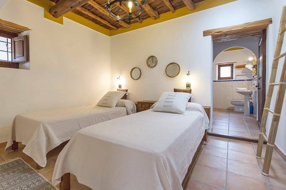 Gemütliche Finca in Santa Gertrudis - Ideal für Familien und Gruppen in Santa Gertrudis de Fruitera, Santa Eulària des Riu