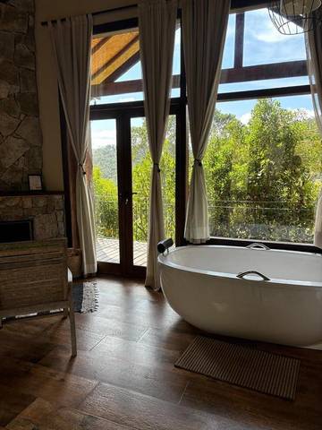 Gîte pour 2 personnes, avec jardin ainsi que jacuzzi et balcon à Resende (Brasil)