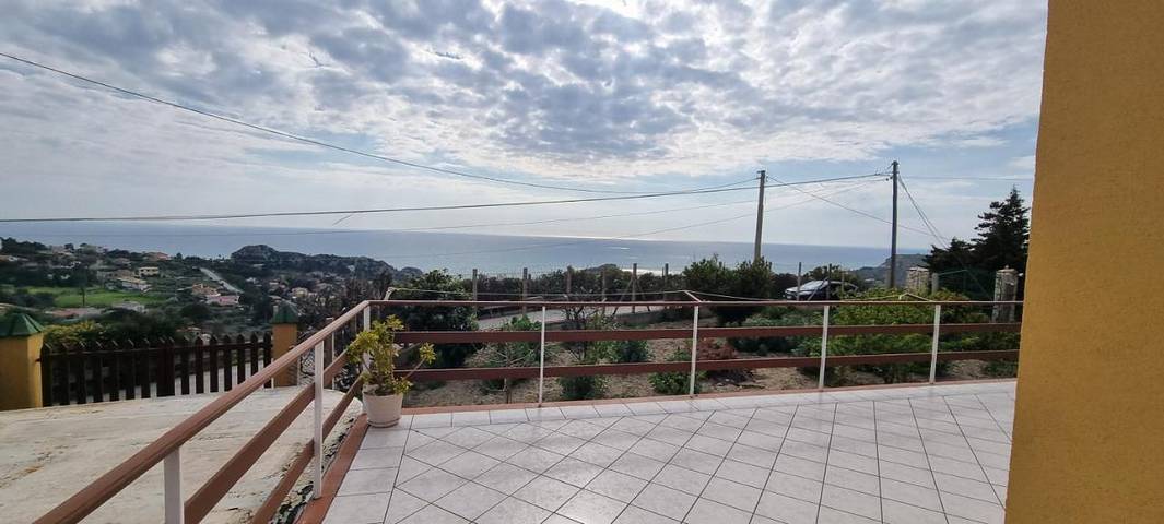Villa per 4 persone, con Balcone e Terrazza nonché Giardino e Piscina a Licata