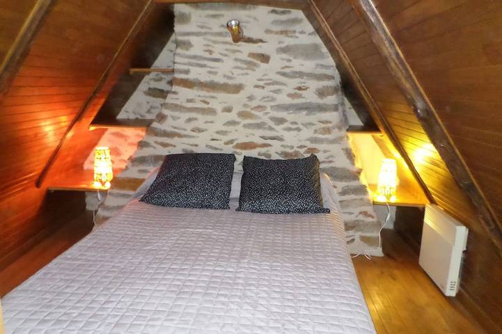 Location de vacances pour 3 personnes, avec jardin et terrasse, animaux acceptés à Junhac - 2