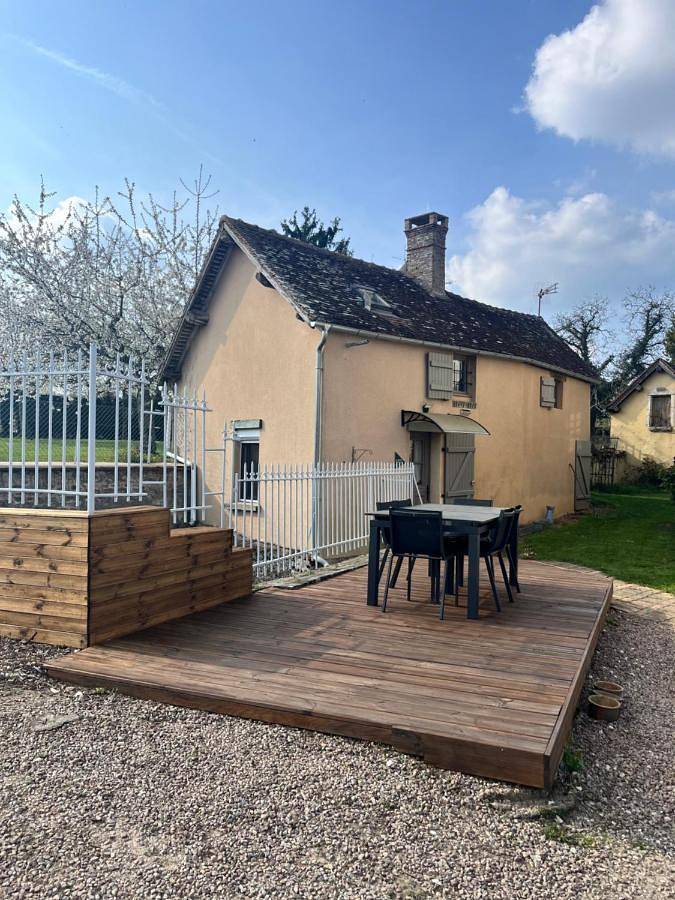 Location de vacances pour 4 personnes, avec jardin et vue dans Treigny-Perreuse-Sainte-Colombe - 2