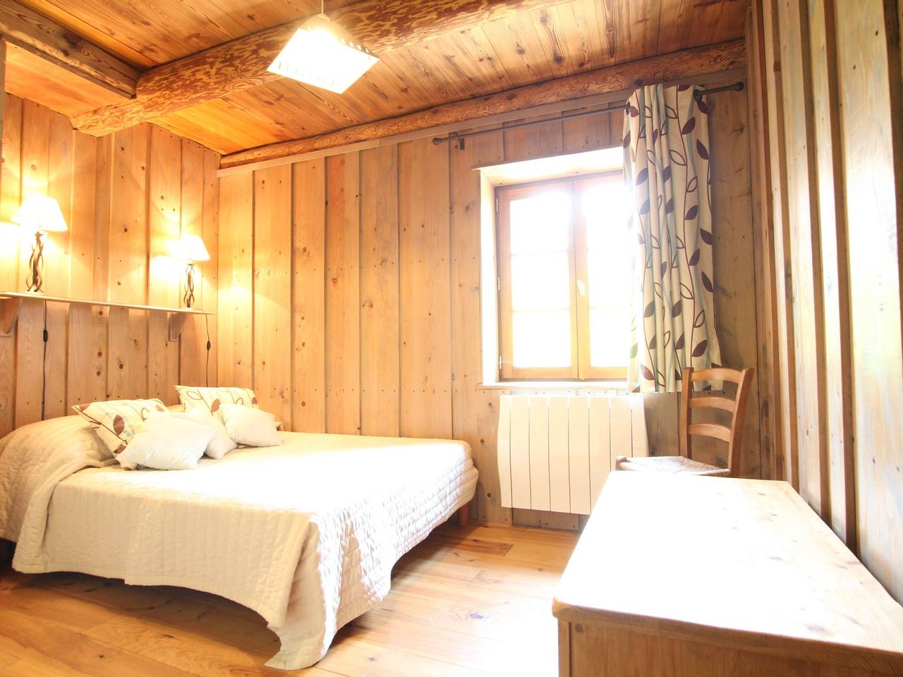 Charmante Maison de Ferme avec Cour Fermée, Proche Loisirs et Nature in Aurec-sur-Loire, Haute-Loire