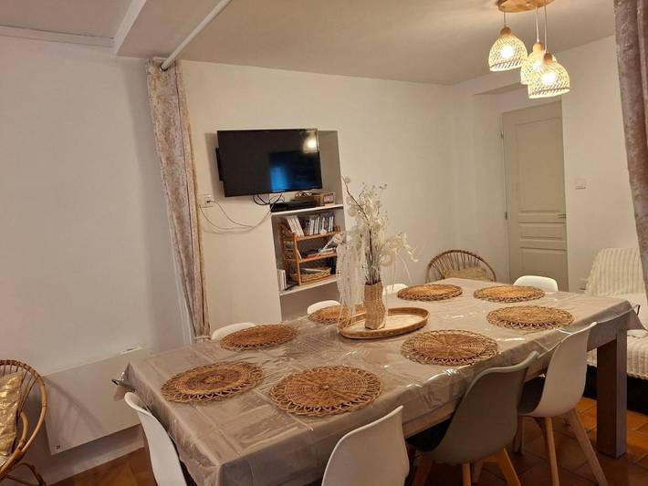 Location de vacances pour 10 personnes, avec piscine et jardin, animaux acceptés à Saint-Cyran-du-Jambot - 2