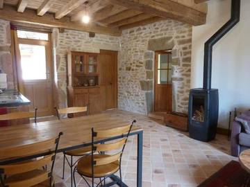 Gîte pour 4 personnes, avec piscine ainsi que vue et jardin à Moroges