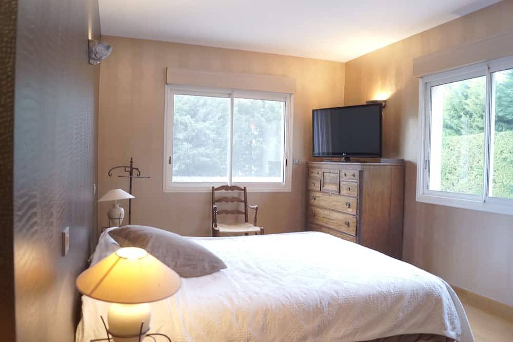 Large detached villa in Avignon for 12 people in Avignon, Vaucluse