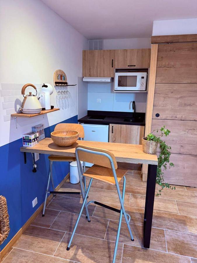 Gîte pour 2 personnes, avec piscine ainsi que vue et jardin à Auriol - 4