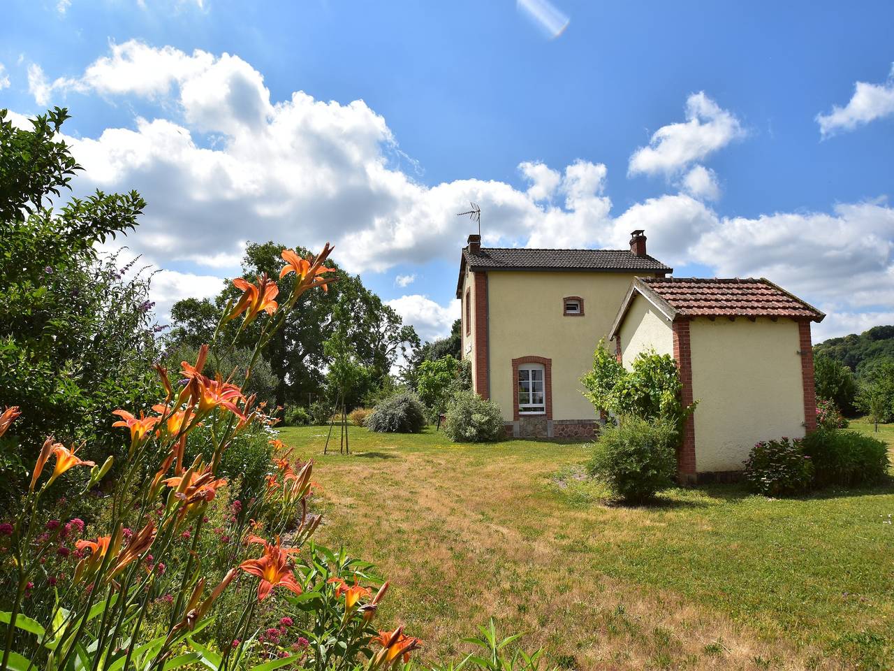 Villa in Crux-la-Ville nahe Morvan Park in Crux-la-Ville, Nièvre