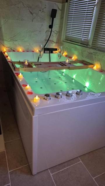 Gîte pour 4 personnes, avec jacuzzi à Condé-sur-Noireau