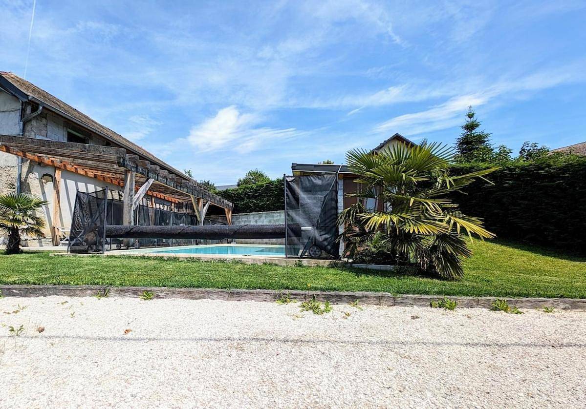 Five-Bedroom House in Saint-Germain-la-Chambotte, Région de Chambéry