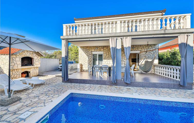 Location de vacances pour 12 personnes, avec terrasse à Okrug Gornji - 3