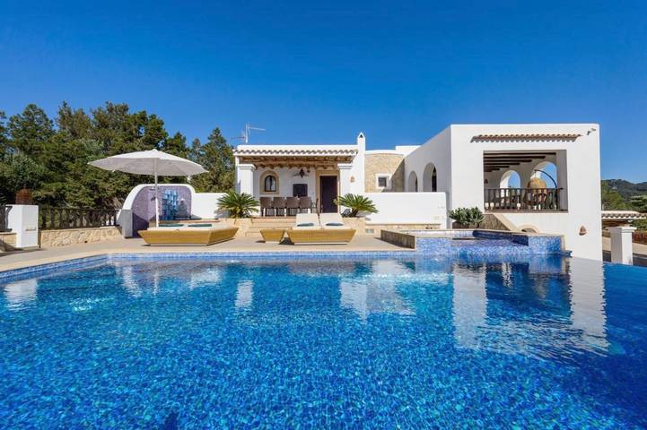 Villa für 8 Personen, mit Pool und Garten sowie Whirlpool auf Ibiza