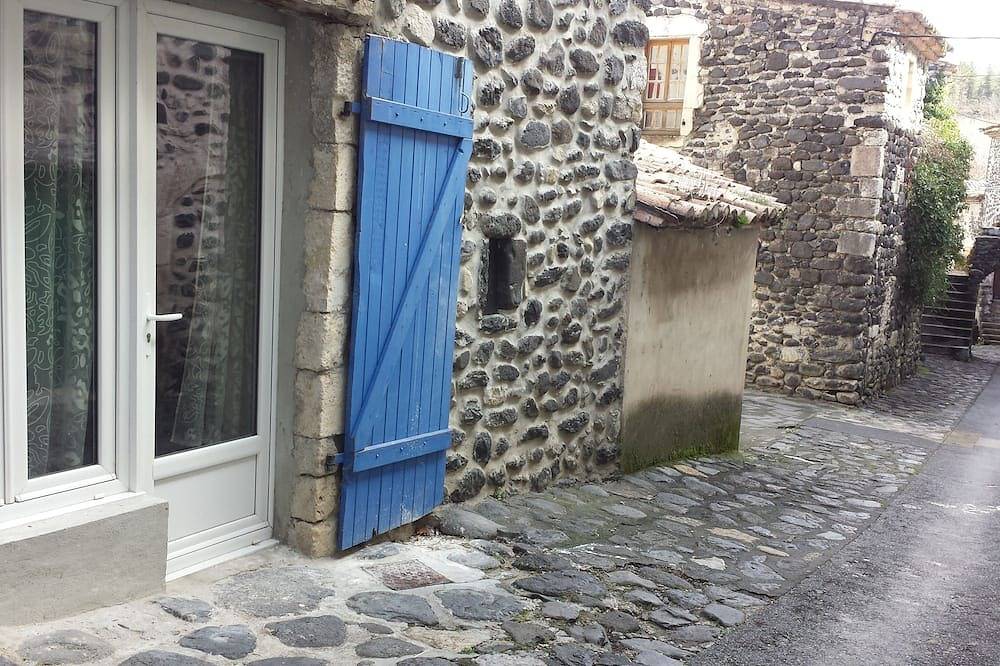 Chambre independant dans une maison atypique. Pas de possibilité de cuisiner. in Alba-la-Romaine, Privas (arrondissement)