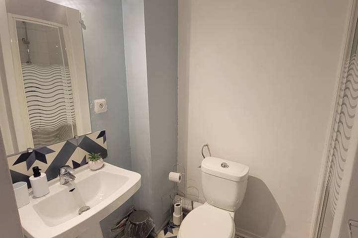 Chambre lumineuse - Balcon privé & Pyrénées in Lourdes, Hautes-Pyrénées