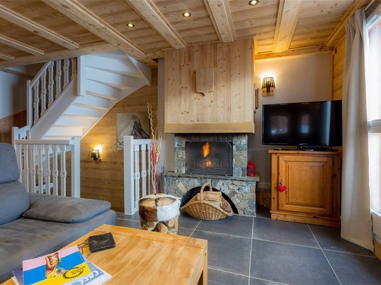 Spacious Chalet in Val Thorens - 12 Guests, Ski-In/Ski-Out, Fireplace, Wifi, Balconies in Val Thorens, Massif de la Vanoise