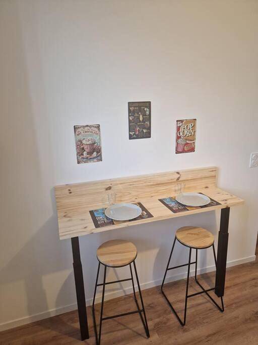 Appartement entier, One-Bedroom Apartment in Montceau-les-Mines, Région de Chalon-sur-Saône