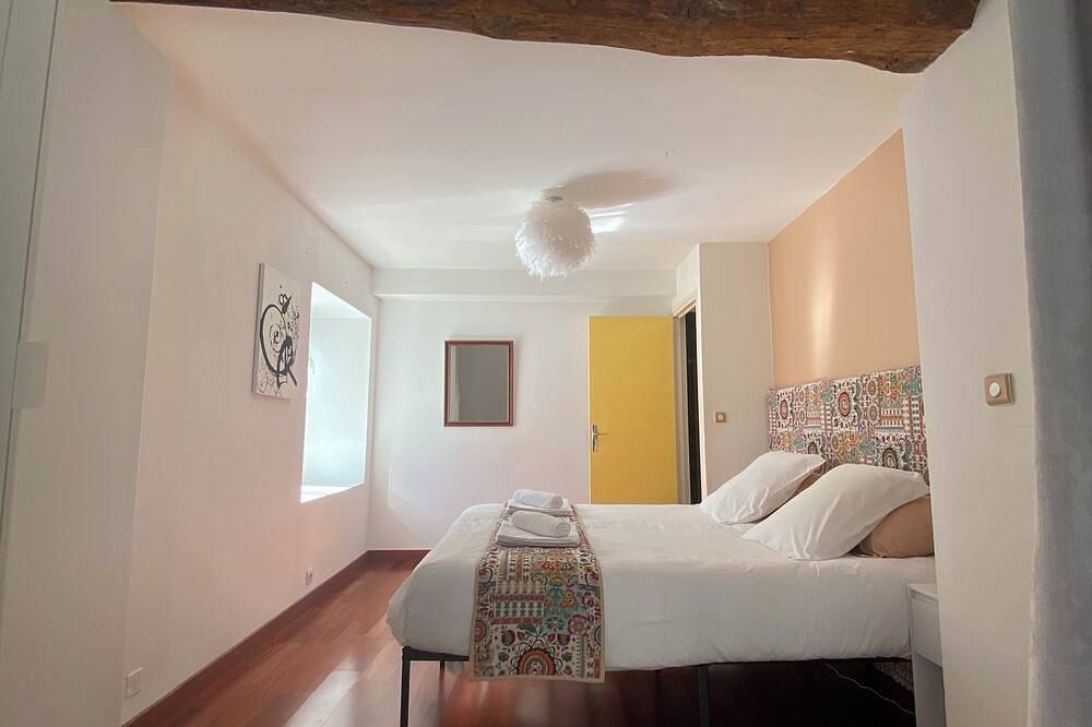 Eleganse, spacious house, near Lyon in Anse, Beaujolais