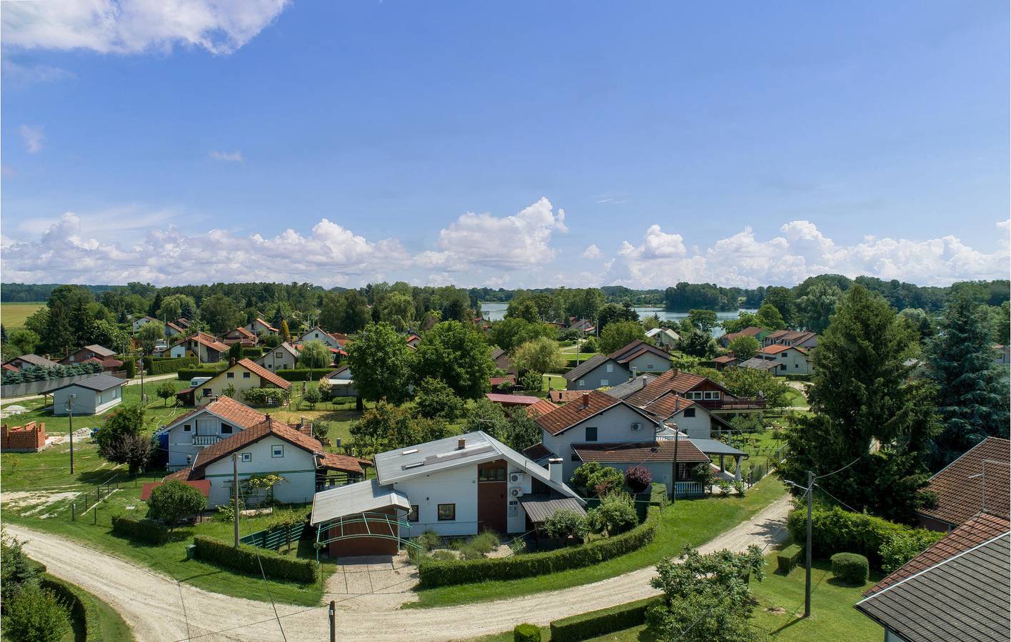 Gezellig vakantiehuisje met 1 slaapkamer bij het Šoderica-meer, met terras en barbecue in Koprivnica-Krizevci
