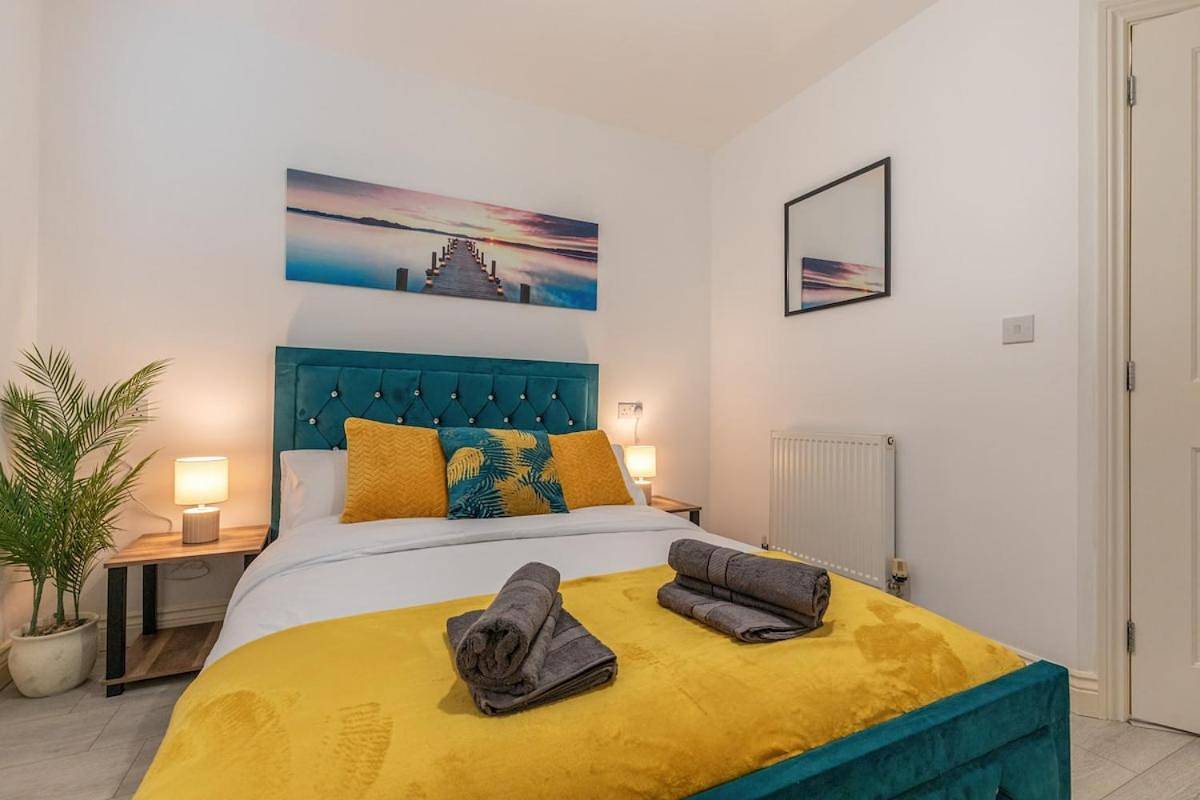 Entire apartment, Two-Bedroom Apartment in Winchester, South Downs