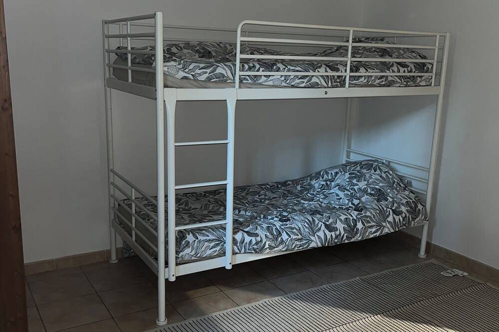 Entire apartment, Comfort villa on the lake in Brignoles, Brignoles region