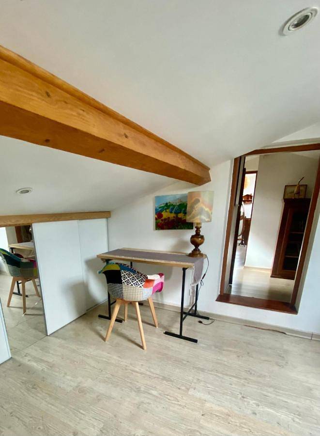 Appartement entier, Two-Bedroom Apartment in Alba-la-Romaine, Privas (arrondissement)