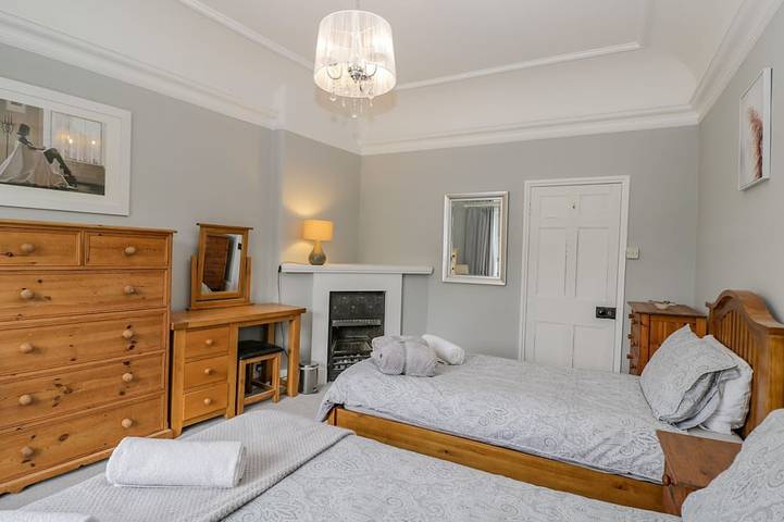 White Roses, pet friendly, character holiday cottage in Monmouth in Herefordshire