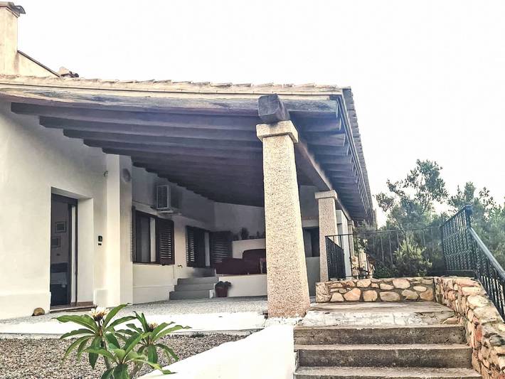 Casa vacanza per 6 persone, con terrazza e giardino nonché panorama a Cala Sinzias