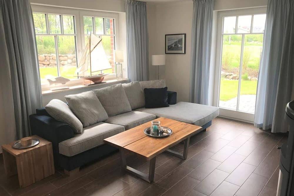 Exklusives Ferienhaus Wildrose mit Ostseeblick, großer Gartenbereich und Sauna in Rosenhagen, Dassow
