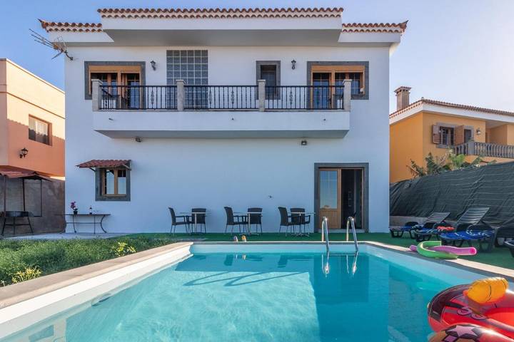 Casa rural para 9 personas, con Balcón y Terraza además de Jardín y Piscina en Firgas