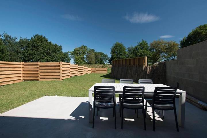 Location de vacances pour 8 personnes, avec piscine et jardin, animaux acceptés à Plescop - 4