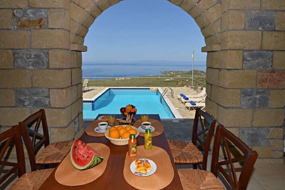 Nefeli, Luxury Stone Villa in Stoupa with Private Pool, Bbq and Amazing Sea View in Stoupa, Messenia