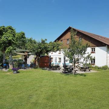 Hôtel pour 2 personnes, avec jardin ainsi que terrasse et vue à Saignelégier
