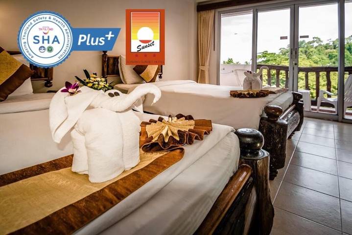 Hôtel pour 3 personnes, avec balcon ainsi que vue et piscine