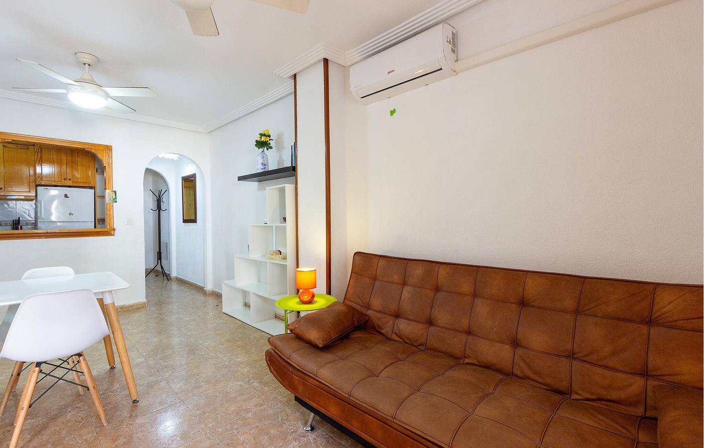 Apartamento vacacional entero, Acogedor apartamento con piscina, terraza y vistas al mar in Torrevieja Centro, Torrevieja
