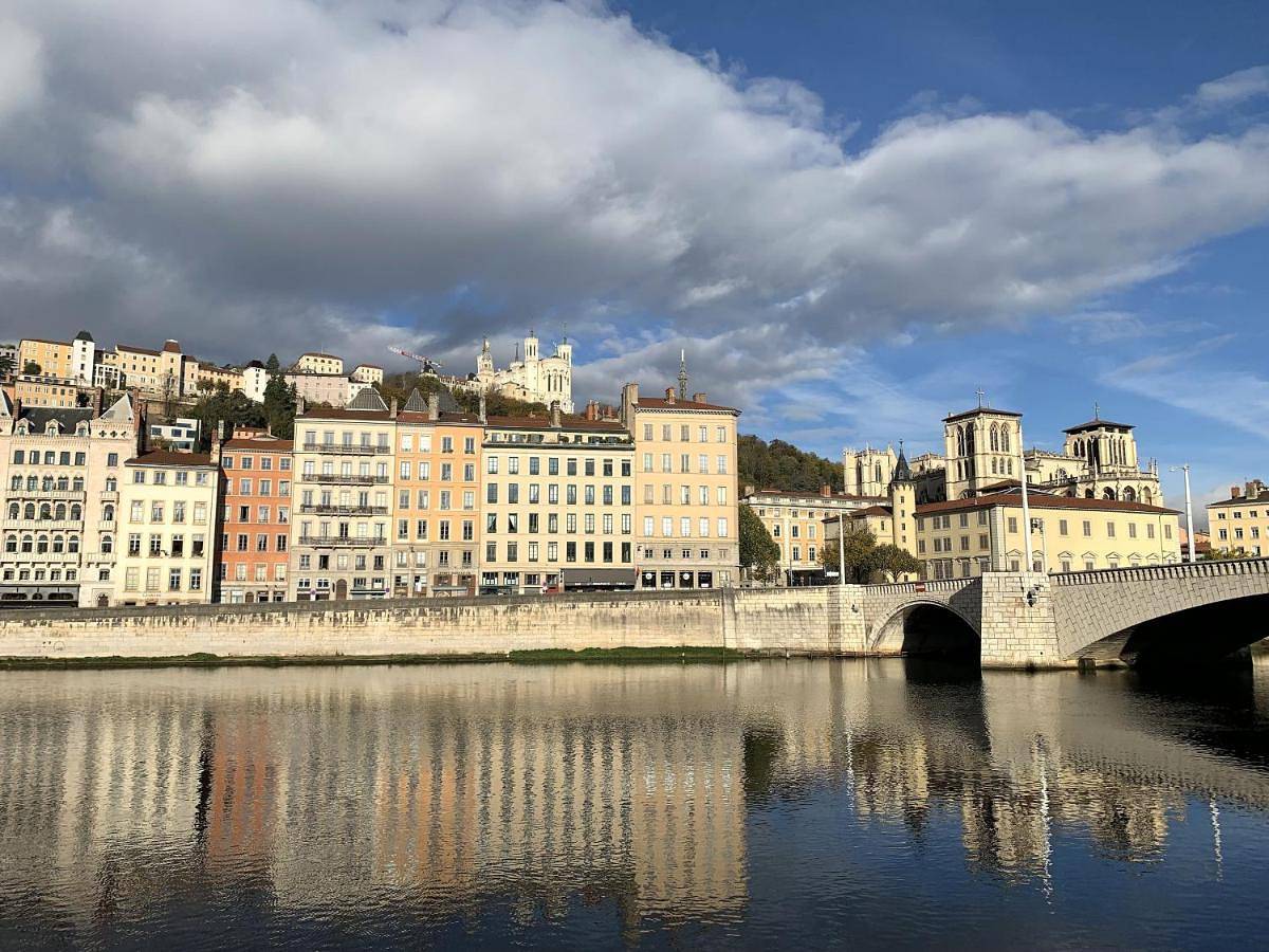 Entire apartment, Charming studio Bellecour quiet ideal situation in Lyon, Lyon region