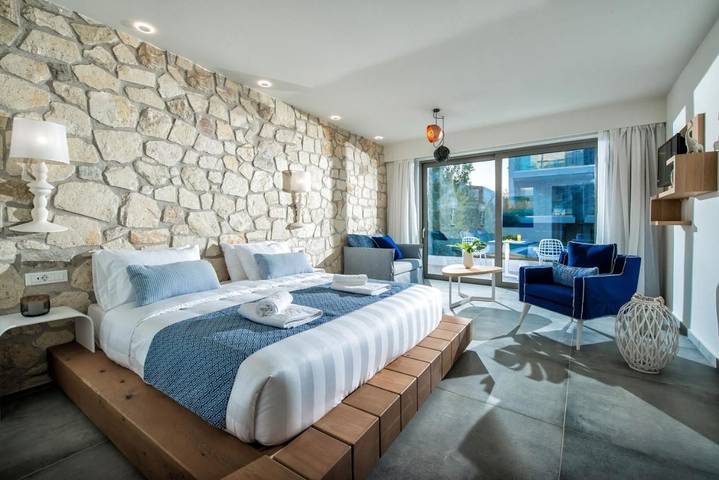 Appart’hôtel pour 2 personnes, avec Balcon et Jacuzzi ainsi que Terrasse et Jardin