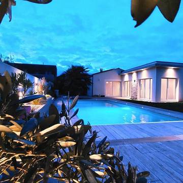 Cottage pour 7 personnes, avec piscine ainsi que jardin et jacuzzi à L'Houmeau