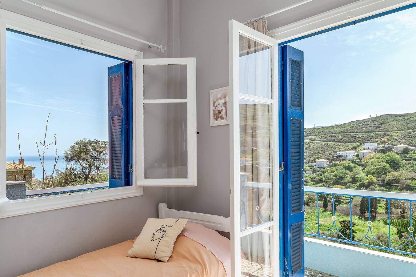 Entire apartment, Apartment "Stenies' Nook Family Home" with Sea View, Shared Garden & Wi-Fi in Andros