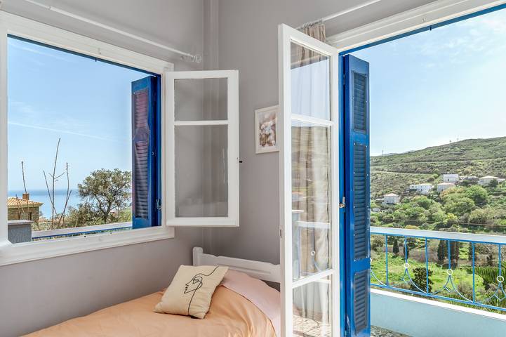 Gîte pour 4 personnes, avec jardin et balcon, animaux acceptés dans Andros - 2